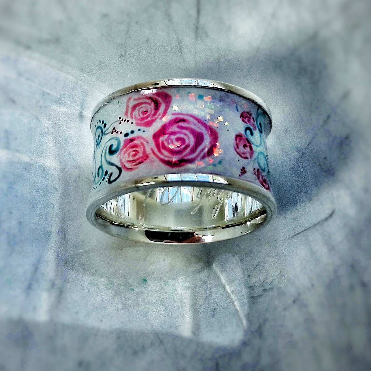 Ring with flowers