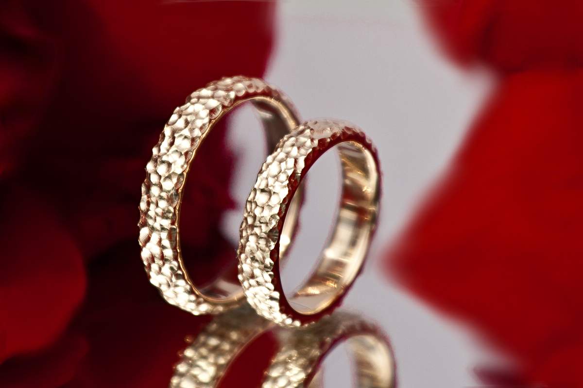 Wedding rings with special indented surface